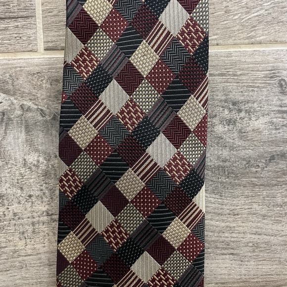 Roberto Villini Couture 100% Silk Tie Men's Burgundy Grey Black Quilt Pattern - Picture 7 of 7